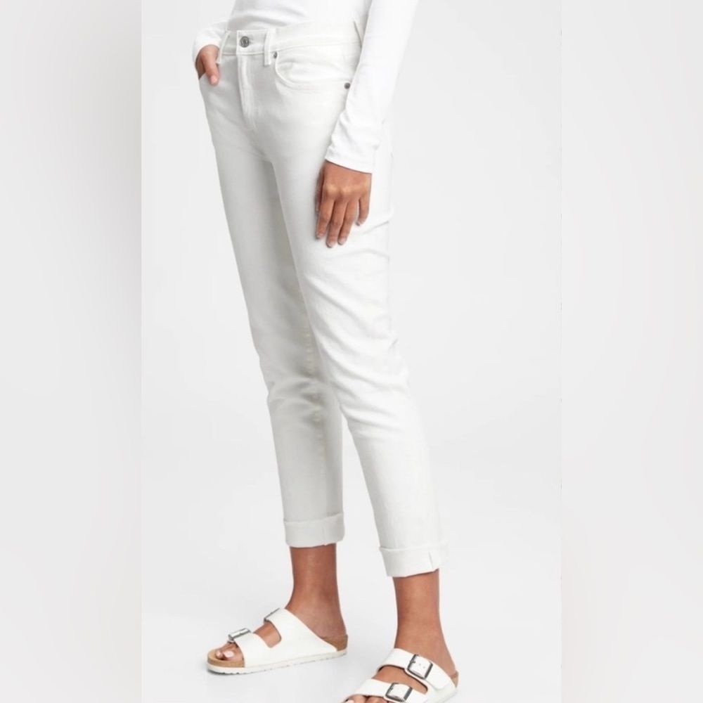 GAP White Girlfriend Mid Rise Jeans Size 6P